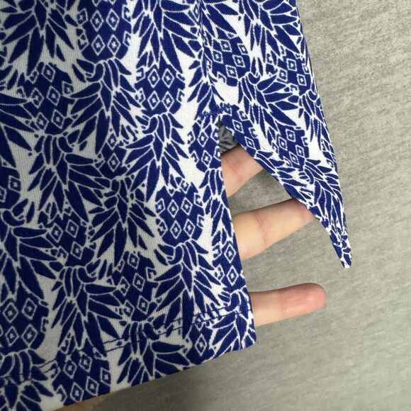 Chico's Travelers Tunic Top Size 1 M(8) Shirt Blue White Pineapple Printed Beach - Picture 8 of 8